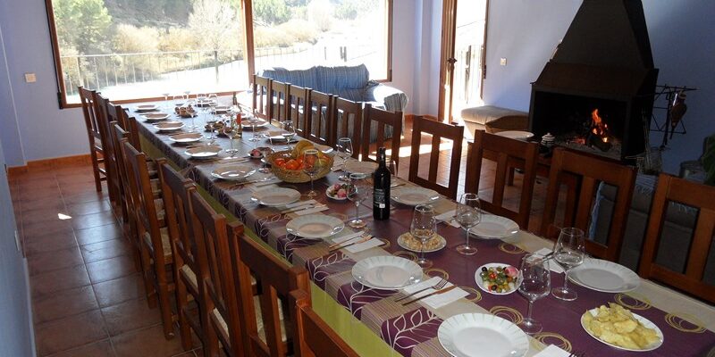 salon ideal grupos casas rurales en alcala del jucar